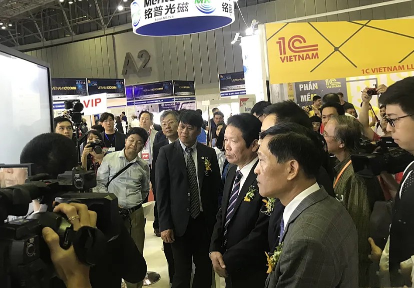 SUR-LINK تظهر بقوة في معرض ICT COMM Vietnam 2026، مما يفتح المجال لعصر جديد من الكابلات الذكية! 